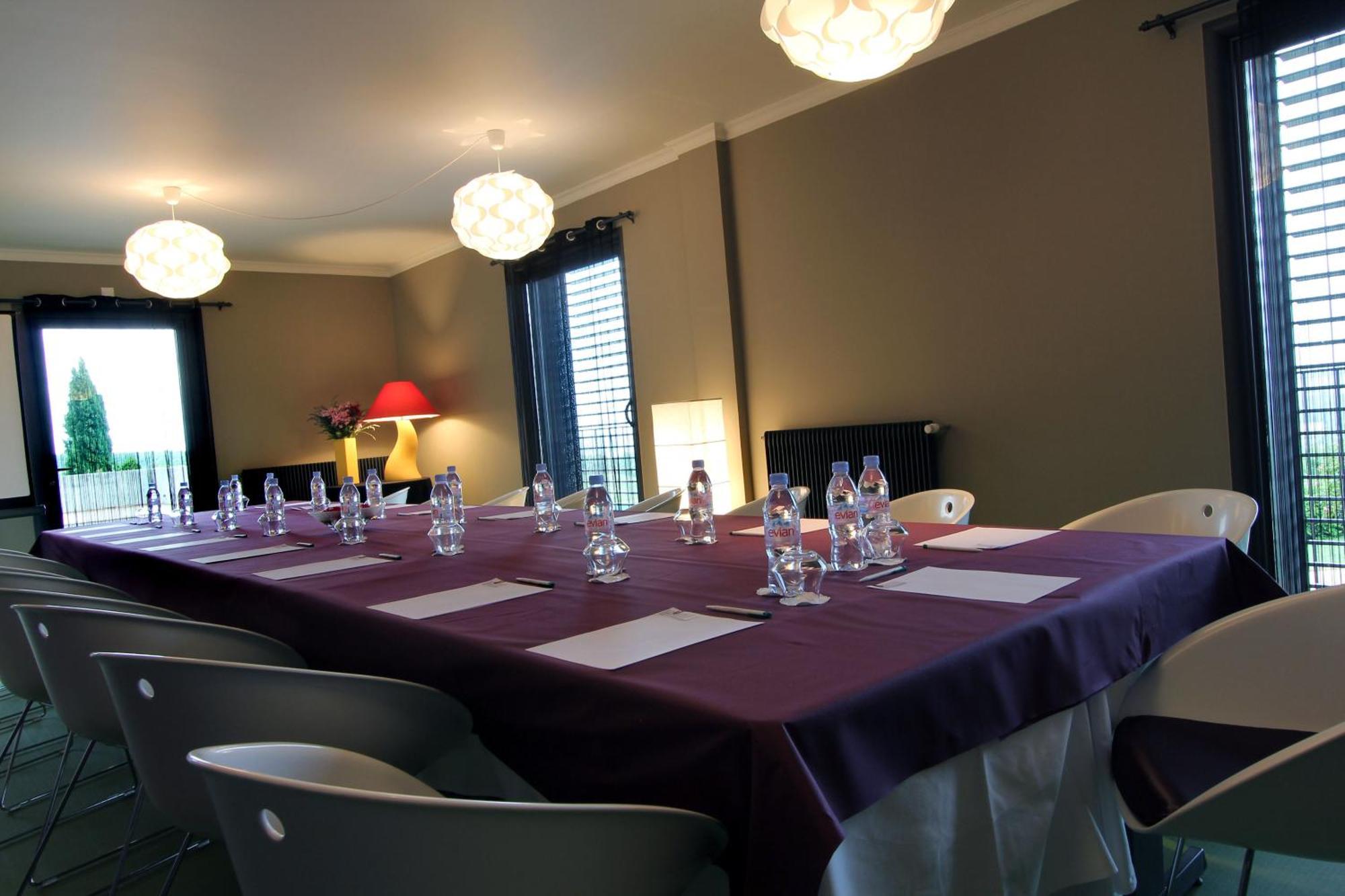 Hotel Restaurant La Montagne De Brancion Martailly-les-Brancion ธุรกิจ รูปภาพ